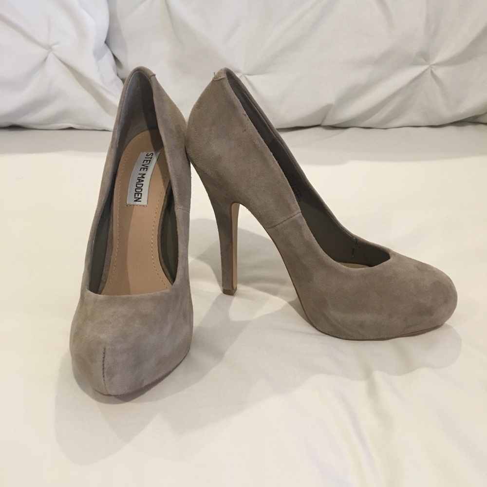 STEVE MADDEN Suede Platform Pumps